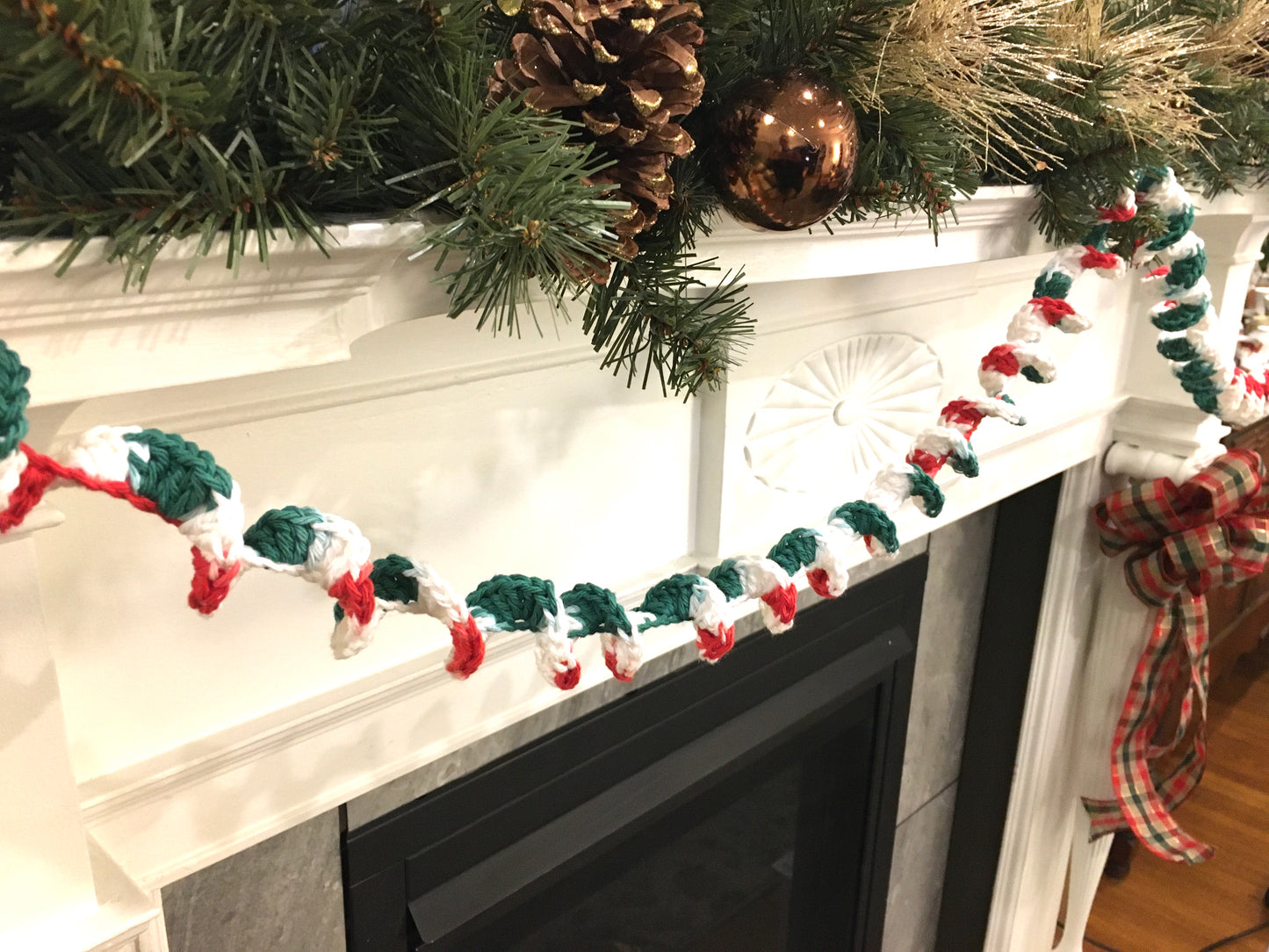Crocheted Christmas Garland