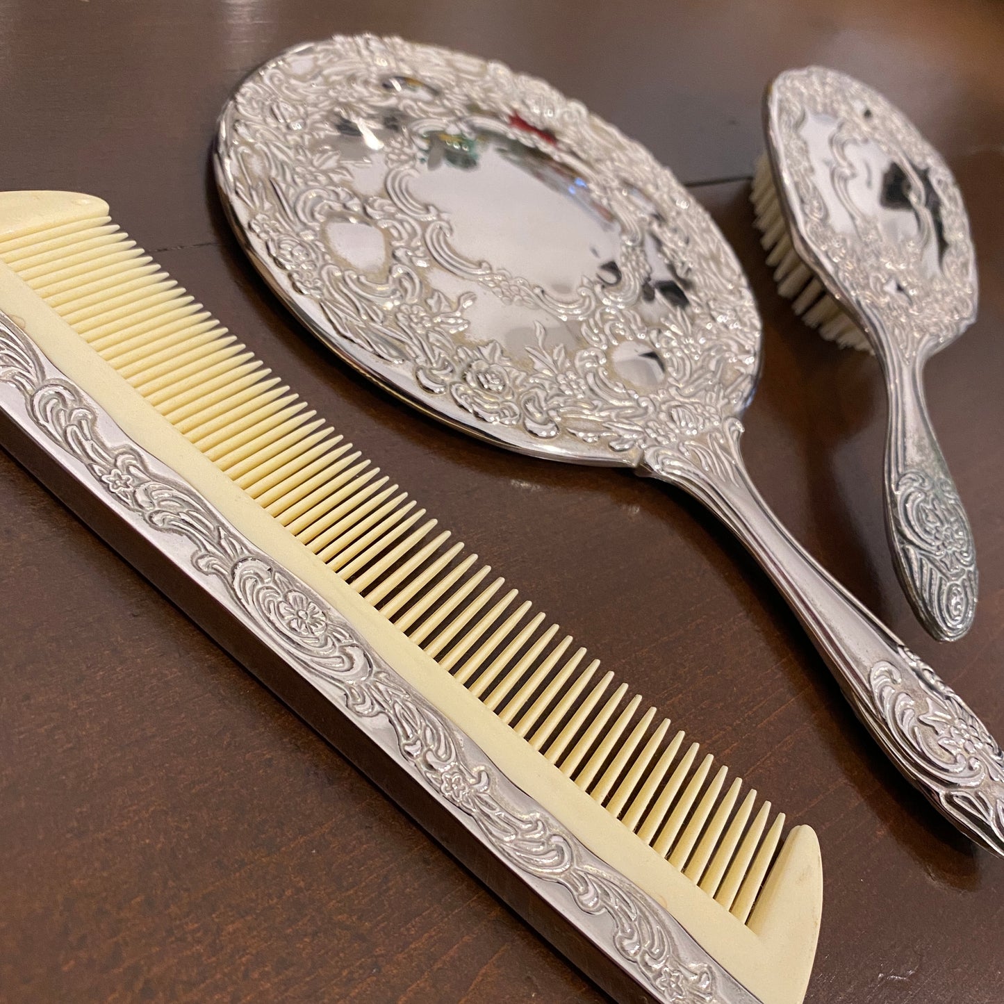 Silver Plated Zinc Three Piece Vanity Set